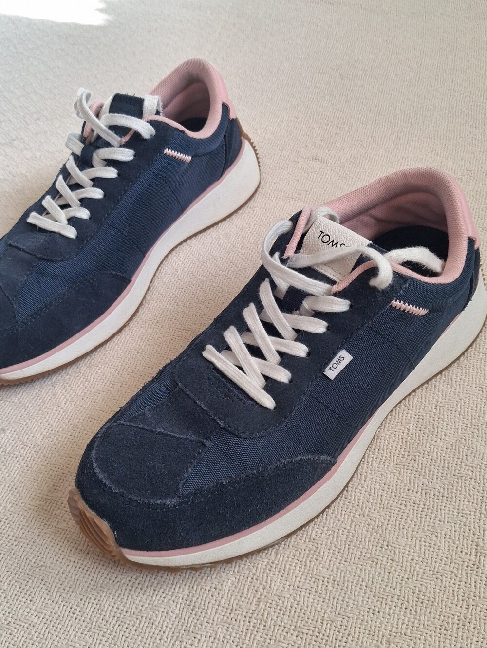 toms ♡ wynden retro inspired jogger running shoes navy blue pink 8.5 ortholite